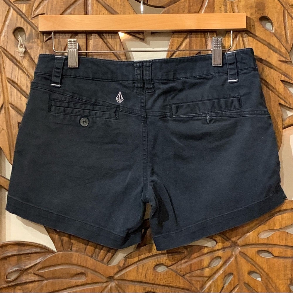 Volcom shorts - Picture 2 of 6